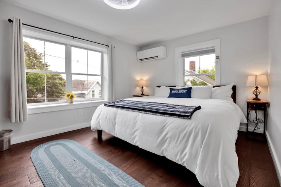 Purple Door Cottage in the heart of Middlebury! House in Middlebury