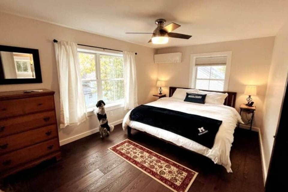 Purple Door Cottage in the heart of Middlebury! House in Middlebury