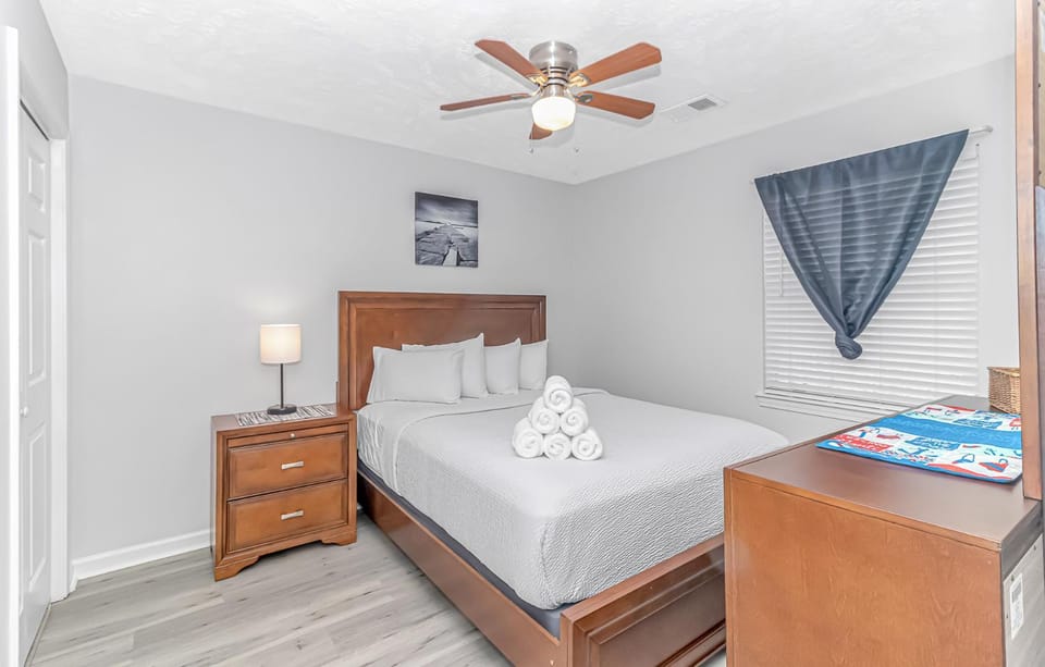 Cozy Renovated 1BR Condo for 4 at Waterway Village! 12E House in Carolina Forest