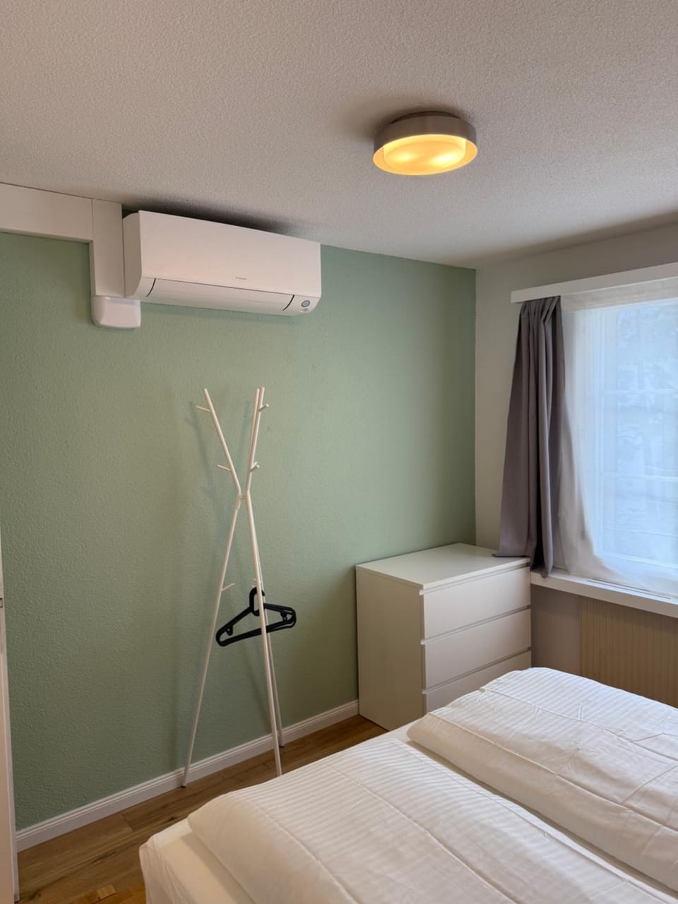 Bed, Bedroom, air conditioner