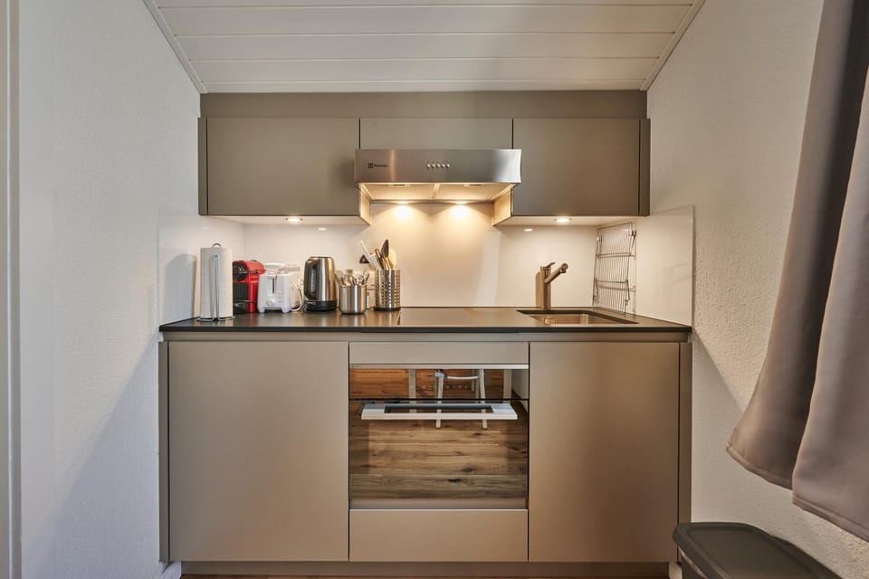 Coffee/tea facilities, stove
