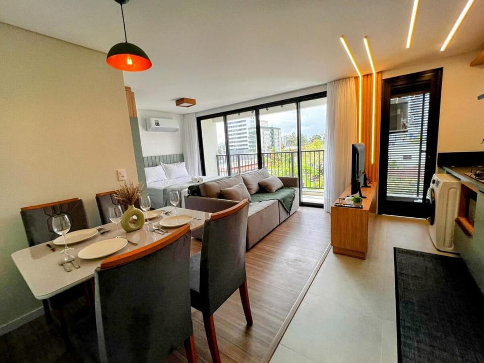 TV and multimedia, Kitchen or kitchenette, Living room, Seating area, Dining area
