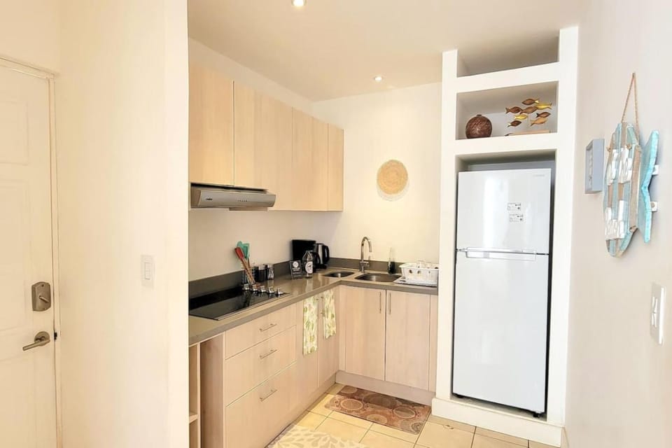 Bright Tama 2BR Condo Walk to Beach and Pool - VV2 42 House in Tamarindo