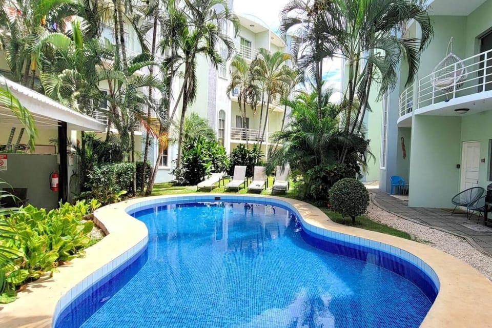 VVII42 Bright Tama 2BR Condo Walk to Beach and Pool House in Tamarindo