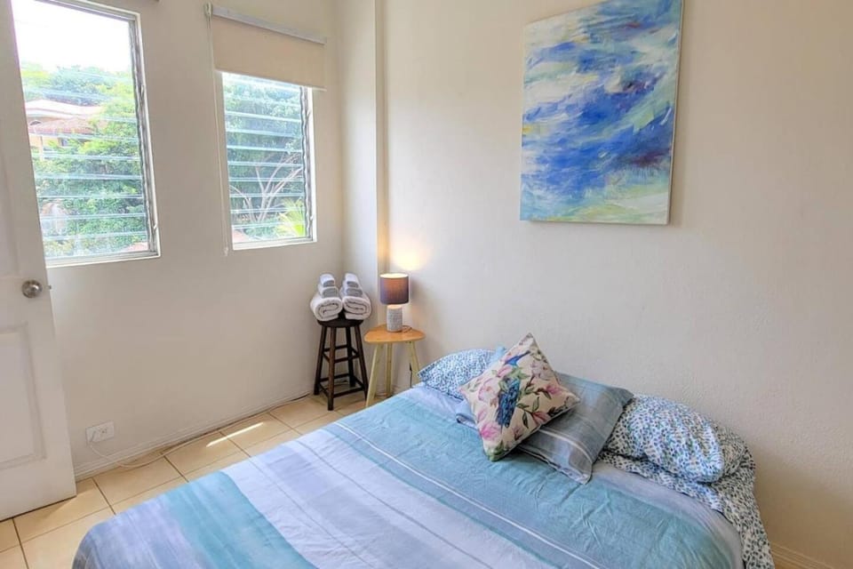 VVII42 Bright Tama 2BR Condo Walk to Beach and Pool House in Tamarindo