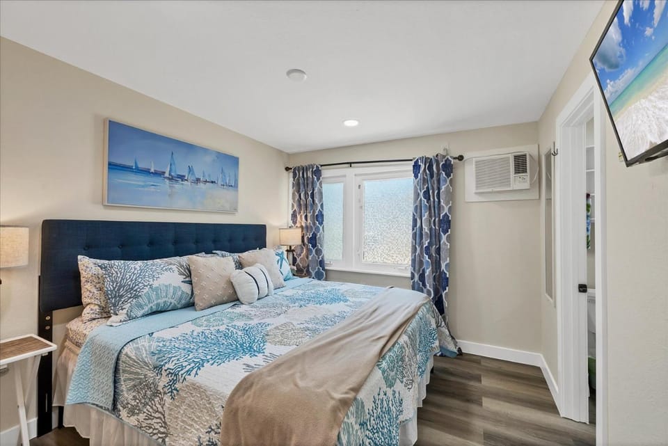 Villa Mimosa 2BR Beach Cottage-Steps to Beach, Heated Pool House in Manasota Key