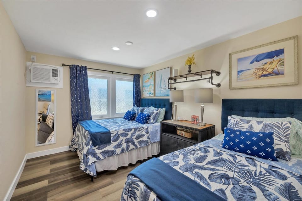 Villa Mimosa 2BR Beach Cottage-Steps to Beach, Heated Pool House in Manasota Key