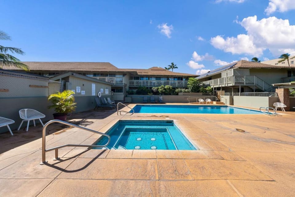Property building, Day, Swimming pool
