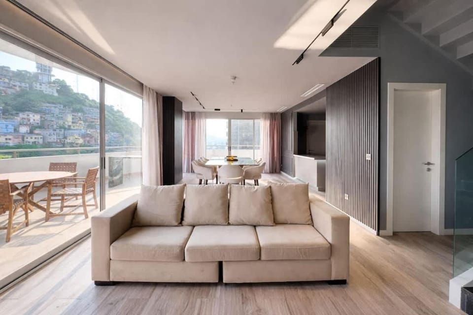 Stylish Loft with Balcony and City Views with Parking Apartment in Guayaquil
