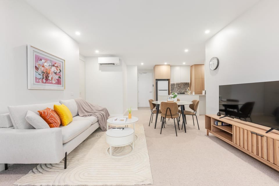 Communal lounge/ TV room, TV and multimedia, Living room, Seating area, Evening entertainment