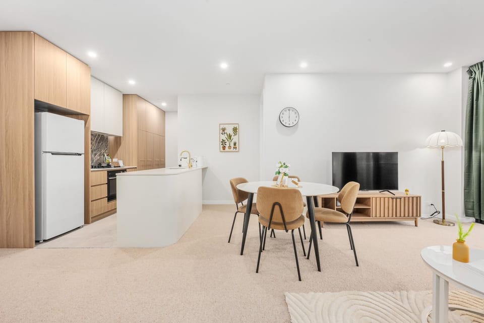 TV and multimedia, Kitchen or kitchenette, Dining area, Evening entertainment