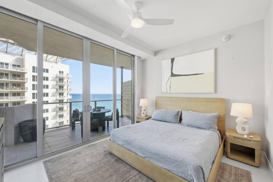 Elevated Coastal Escape 2BA 2.5Br Apartment in Riviera Beach