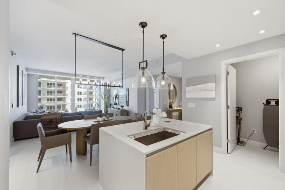 Elevated Coastal Escape 2BA 2.5Br Apartment in Riviera Beach