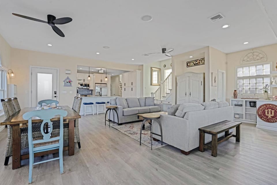 Queen Vic LI Soundfront 5BR Beach House House in Long Island
