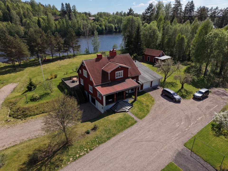 Property building, Natural landscape, Parking