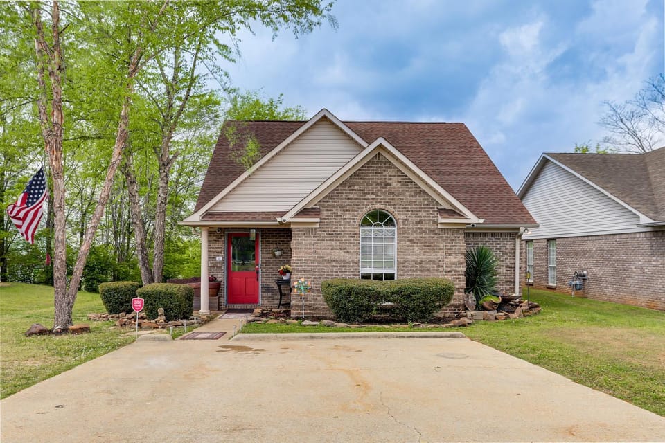Explore Tupelo & Natchez Trace! Southern Getaway House in Tupelo