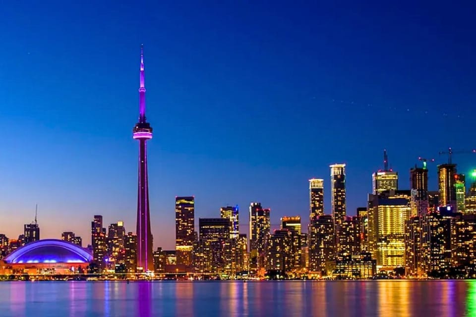 Modern Basement Near Little Italy Walk to Transit - Casa Hotels College Hotel in Toronto