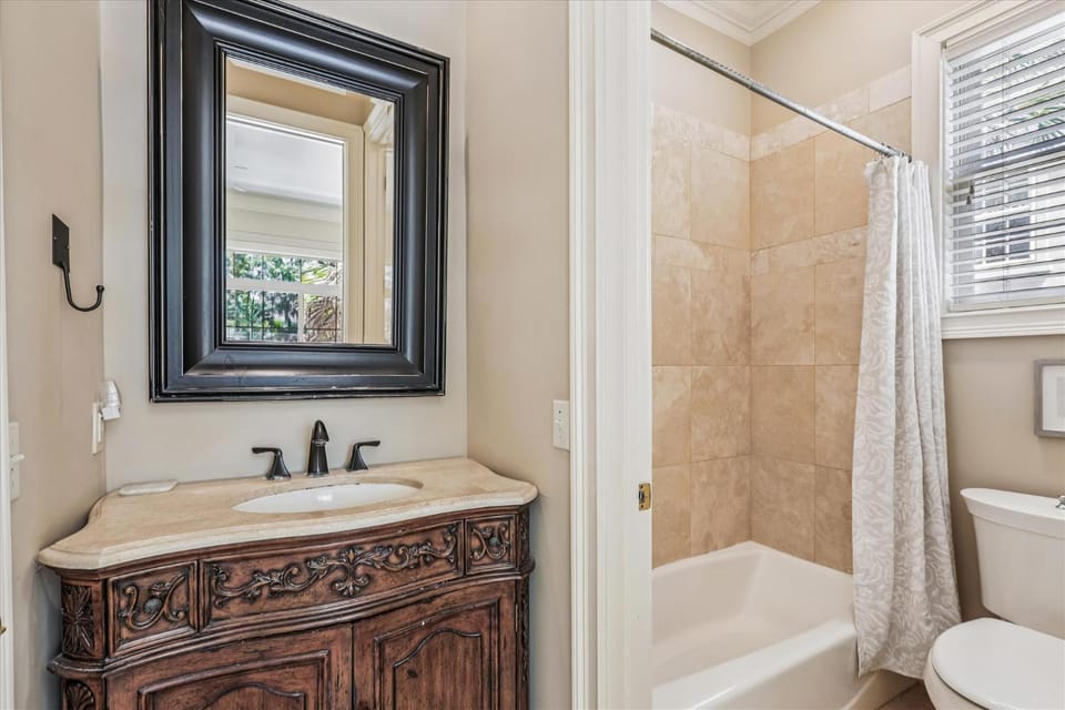 218 Cordillo Parkway House in South Forest Beach