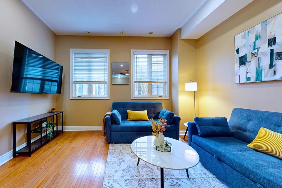 Private Rooftop Group Suite near Oriole Park - Eglinton Hotel Hotel in Toronto