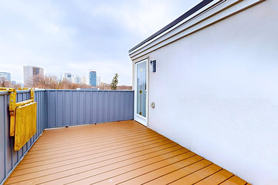 Private Rooftop Group Suite near Oriole Park - Eglinton Hotel Hotel in Toronto