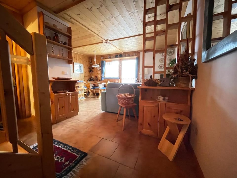 Shower, Spring, Night, Natural landscape, Winter, Summer, Children play ground, Fishing, Bathroom, TV and multimedia, Balcony/Terrace, Kitchen or kitchenette, Living room, Seating area, Hiking, Cycling, Autumn, Mountain view, Mountain view, Seasons, Sunrise, Sunset, Inner courtyard view, Parking, heating, internet