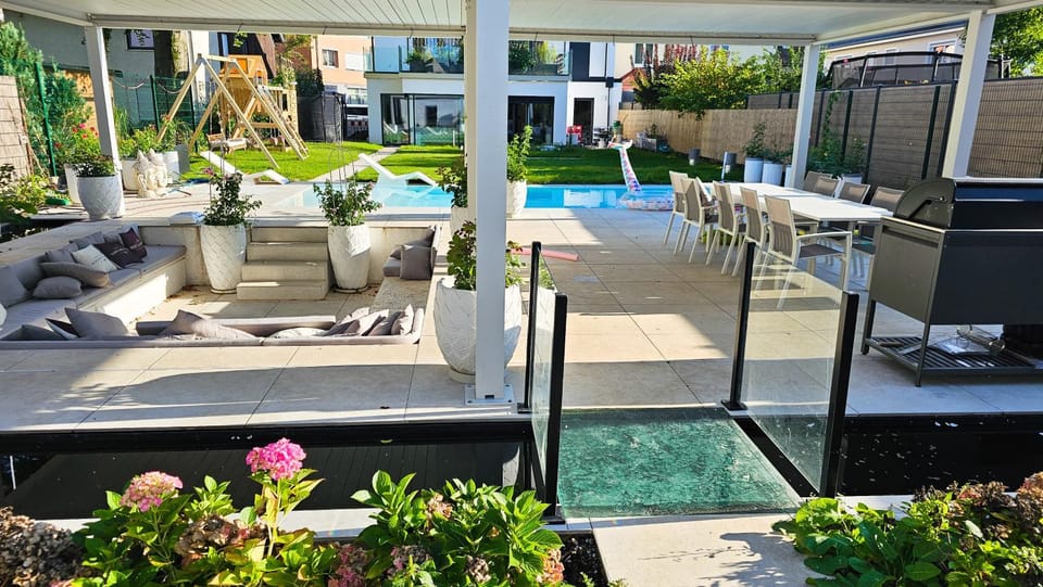 Luxurious large home with Pool, Garden, Koi Pond only 12 min to Octoberfest Apartment in Munich