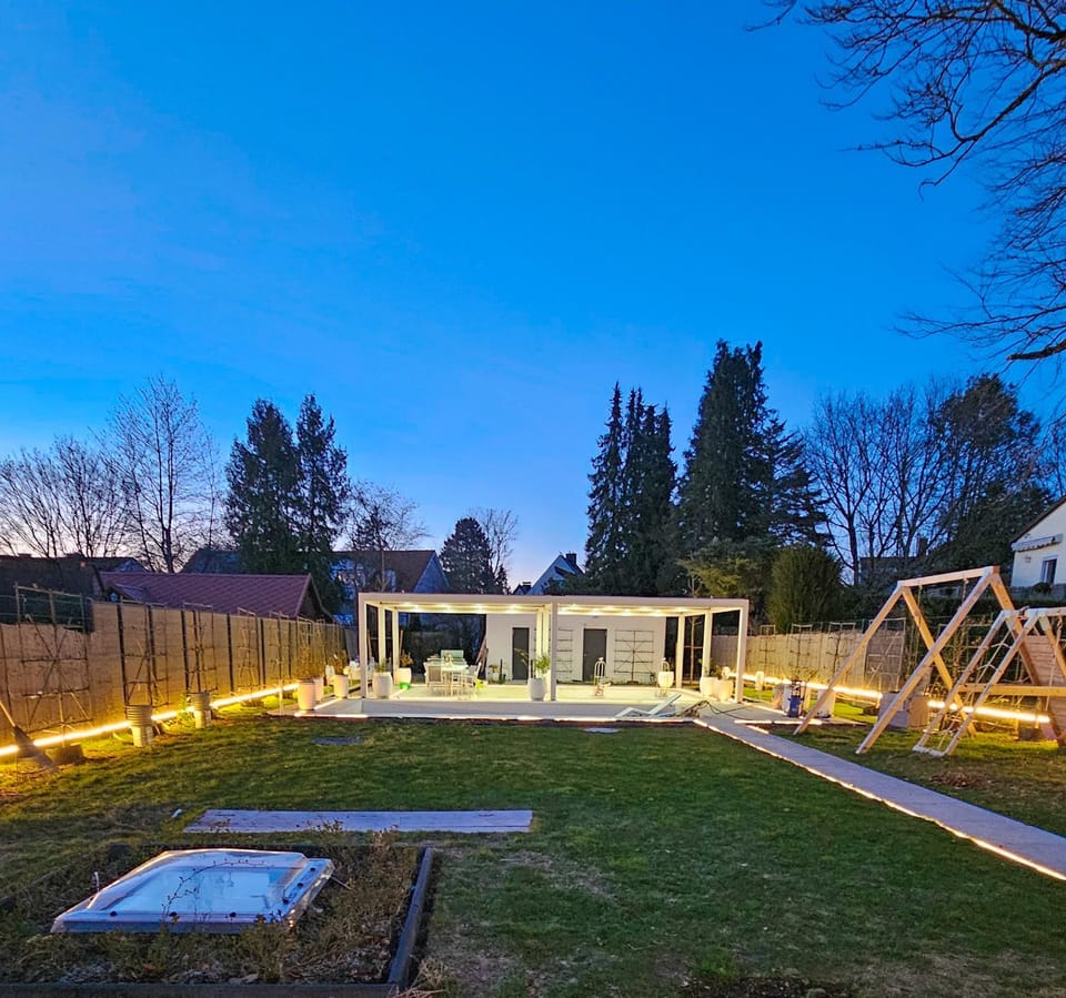 Luxurious large home with Pool, Garden, Koi Pond only 12 min to Octoberfest Apartment in Munich