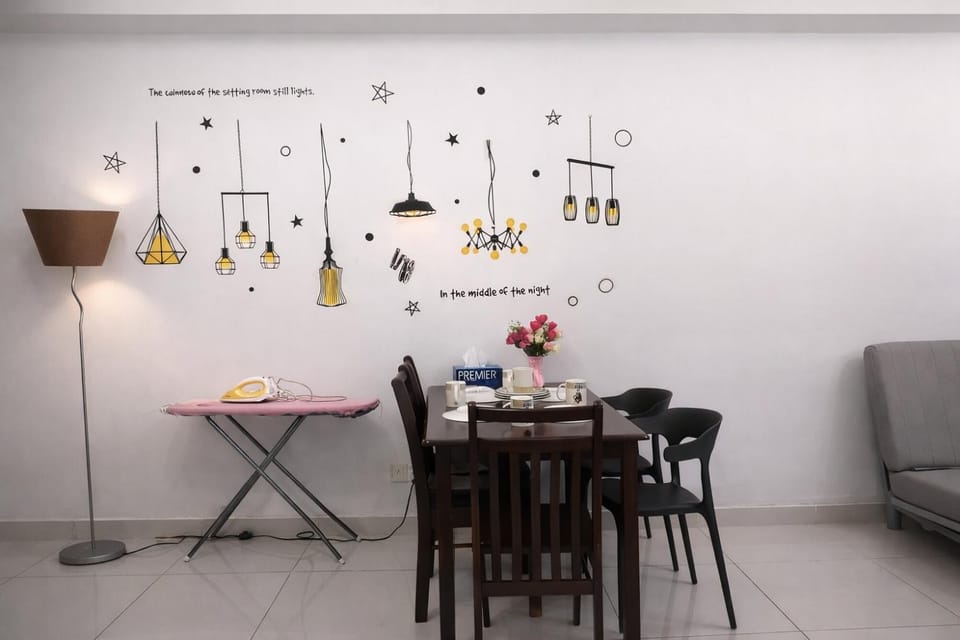 Living room, Seating area, Dining area, Diving