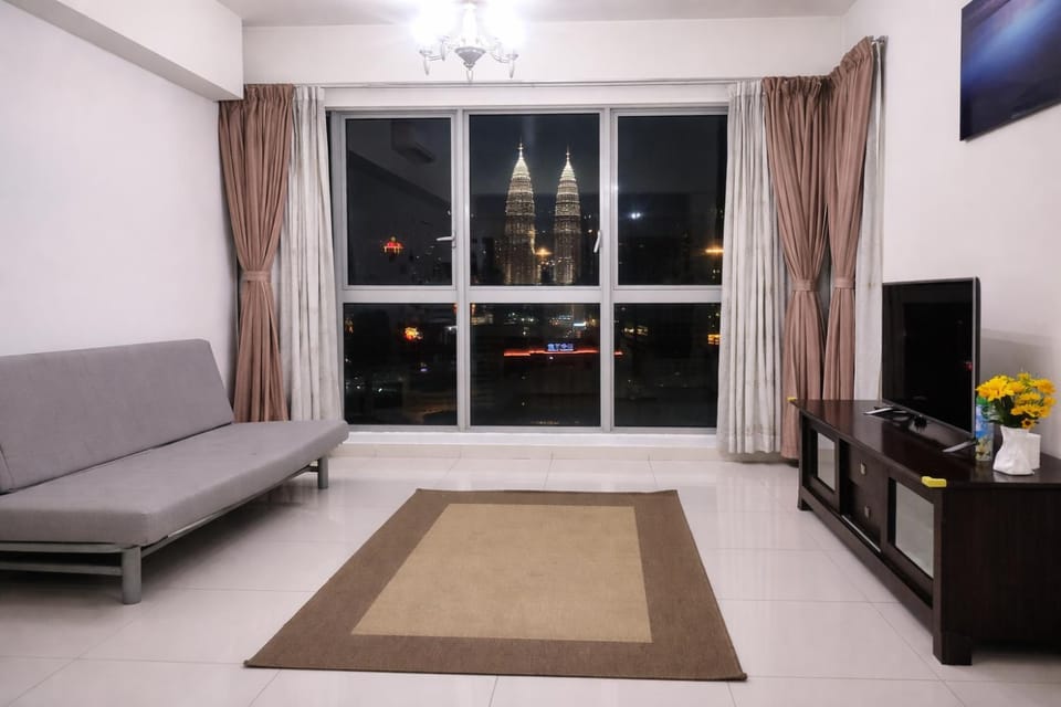 Bowling, TV and multimedia, Living room, Seating area