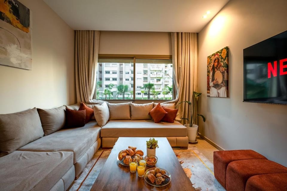 5 min CMN Pool Balcony Apartment in Casablanca-Settat