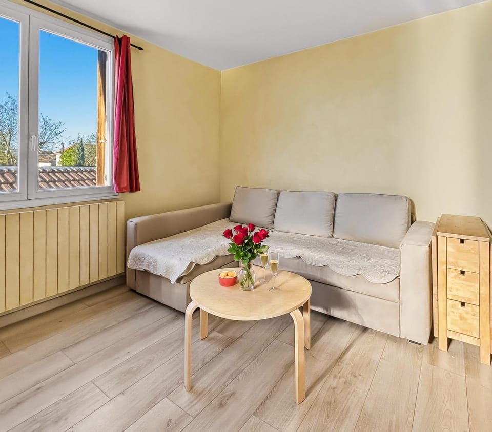 T2 rénové, calme avec terrasse en centre-ville Apartment in Saint-Maur-des-Fossés