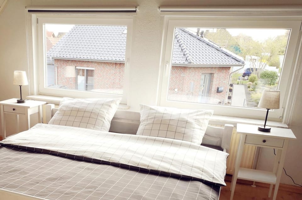 Bed, Bedroom, heating