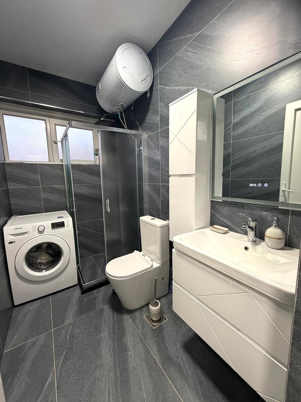 Shower, Toilet, Bathroom, washing machine