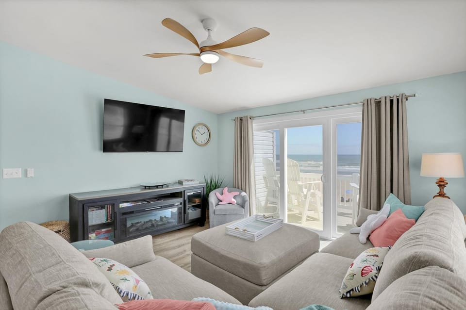 Topsy Turtle- 3 Bedroom Oceanfront Oasis House in North Topsail Beach