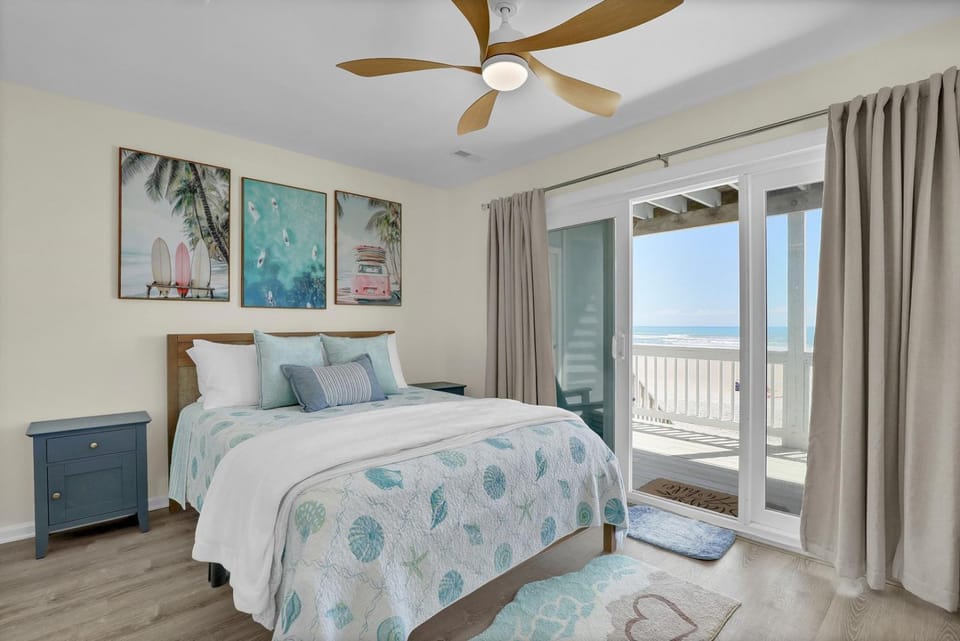 Topsy Turtle- 3 Bedroom Oceanfront Oasis House in North Topsail Beach