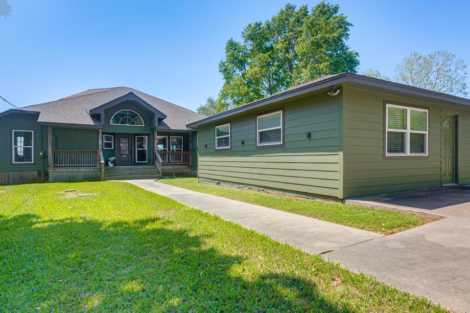 Boat, Fish, Unwind! Lakefront Livingston Getaway House in Lake Livingston