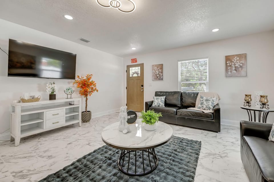 Game Room + Yard: Tampa Home By Theme Parks! House in Lake Magdalene