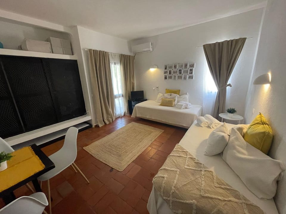 Tavira Terrace&Pool 255 AC Studio Apartment in Faro District