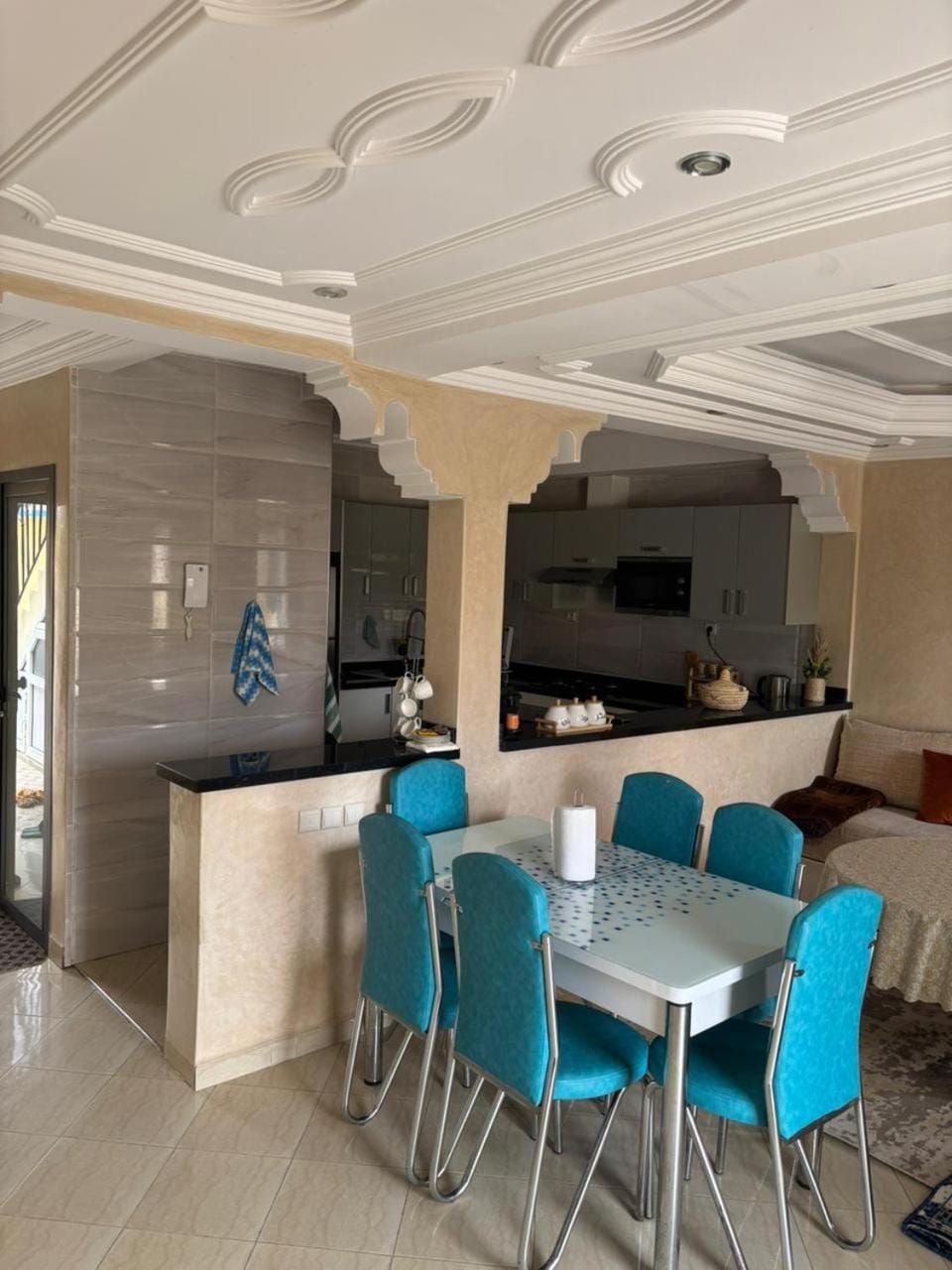 Living room, Seating area, Dining area