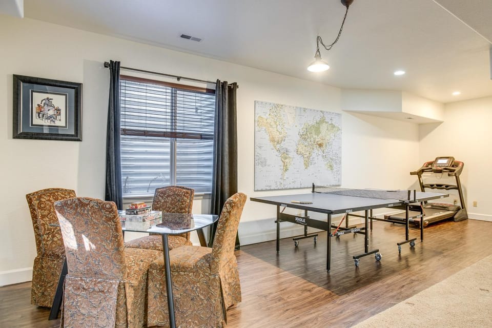 Home Theater & Game Area! Spacious Home in Aurora House in Aurora