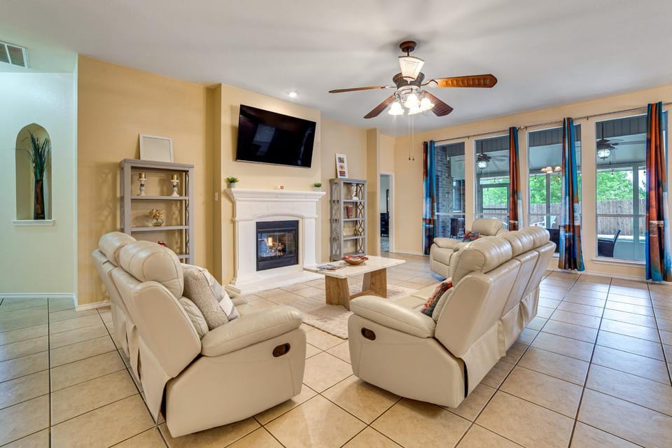 Spacious Arlington Home By Shops, Parks & Lakes House in Arlington