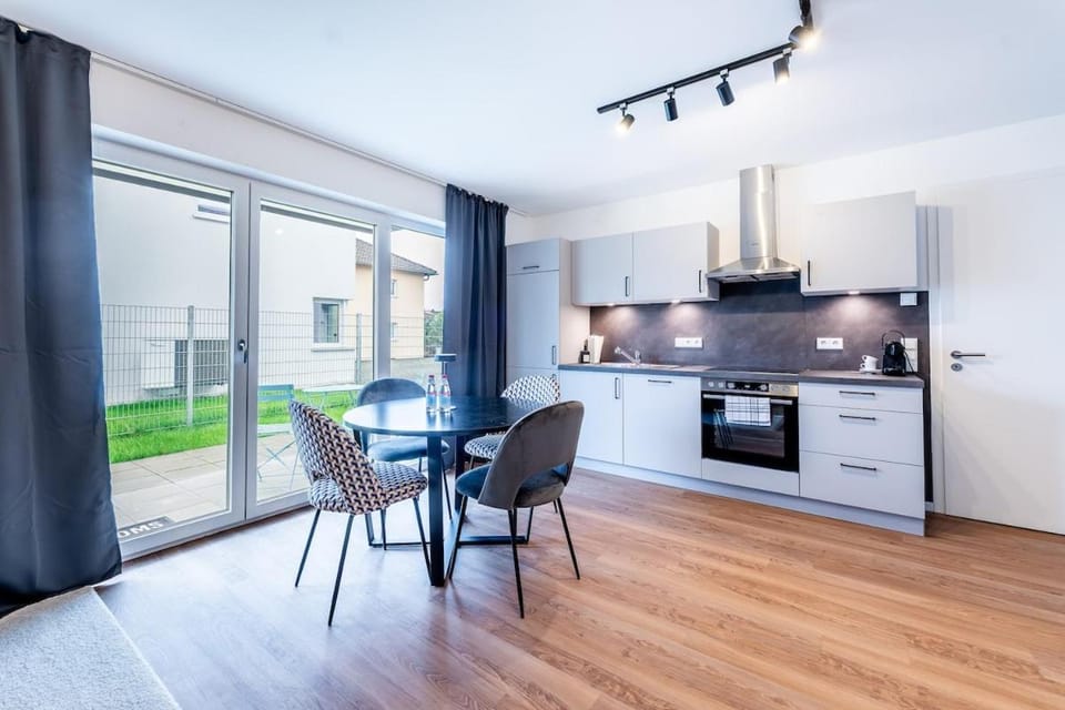 Kitchen or kitchenette, Dining area, dishwasher, oven, stove