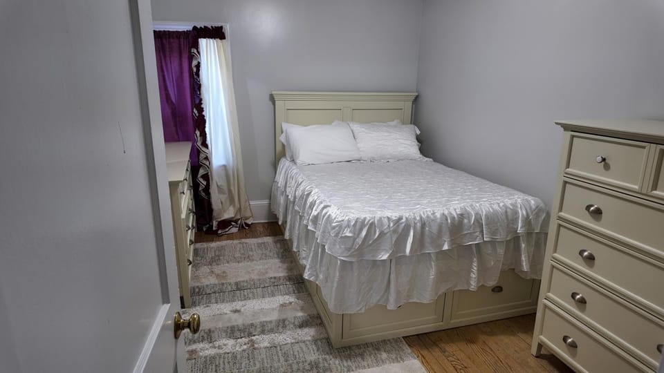 Private room #1 downtown dream Vacation rental in Swansea