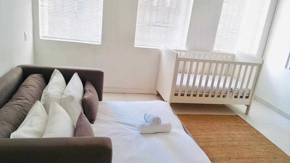 Bedroom, cot