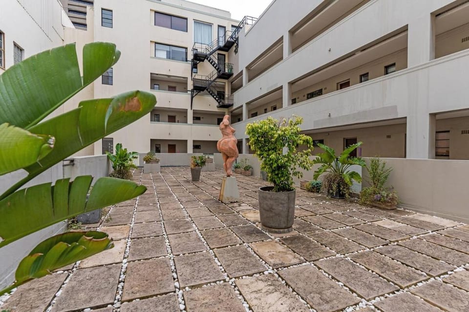 City Oasis Walk to V&A CTICC Secure Parking Apartment in Cape Town