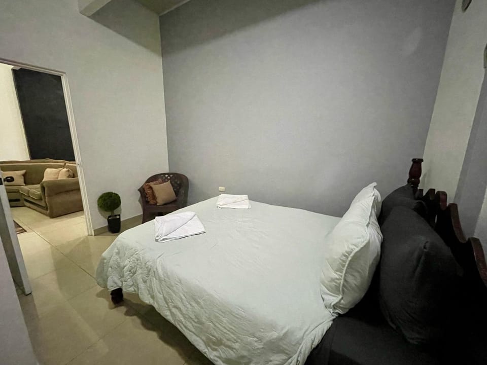Communal lounge/ TV room, Bed, Bedroom, towels