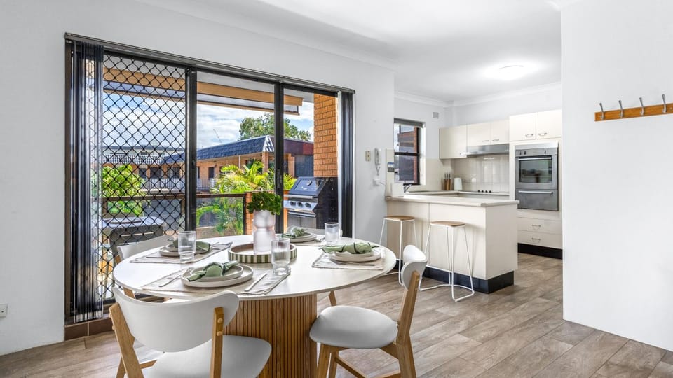 Dining area, kitchen