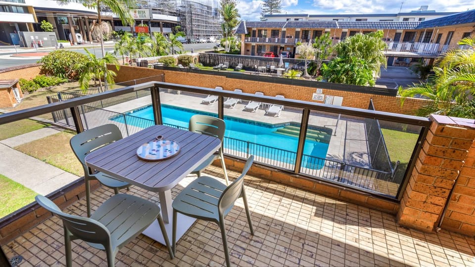 Balcony/Terrace, Dining area, Pool view