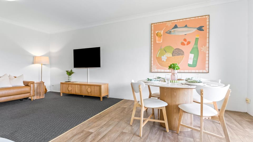 TV and multimedia, Living room, Dining area