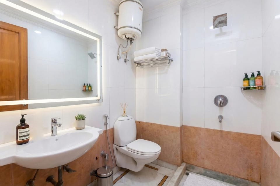 Shower, Toilet, Bathroom, towels